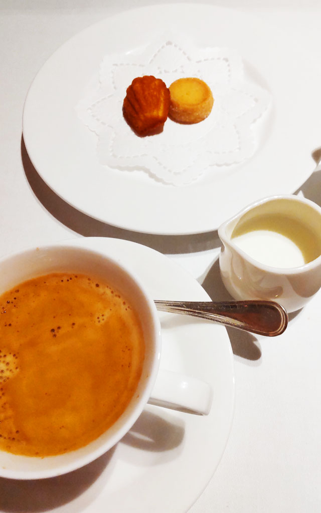 「Rue d’Or（ル ドール）」での夕食：コーヒー・紅茶、お茶菓子